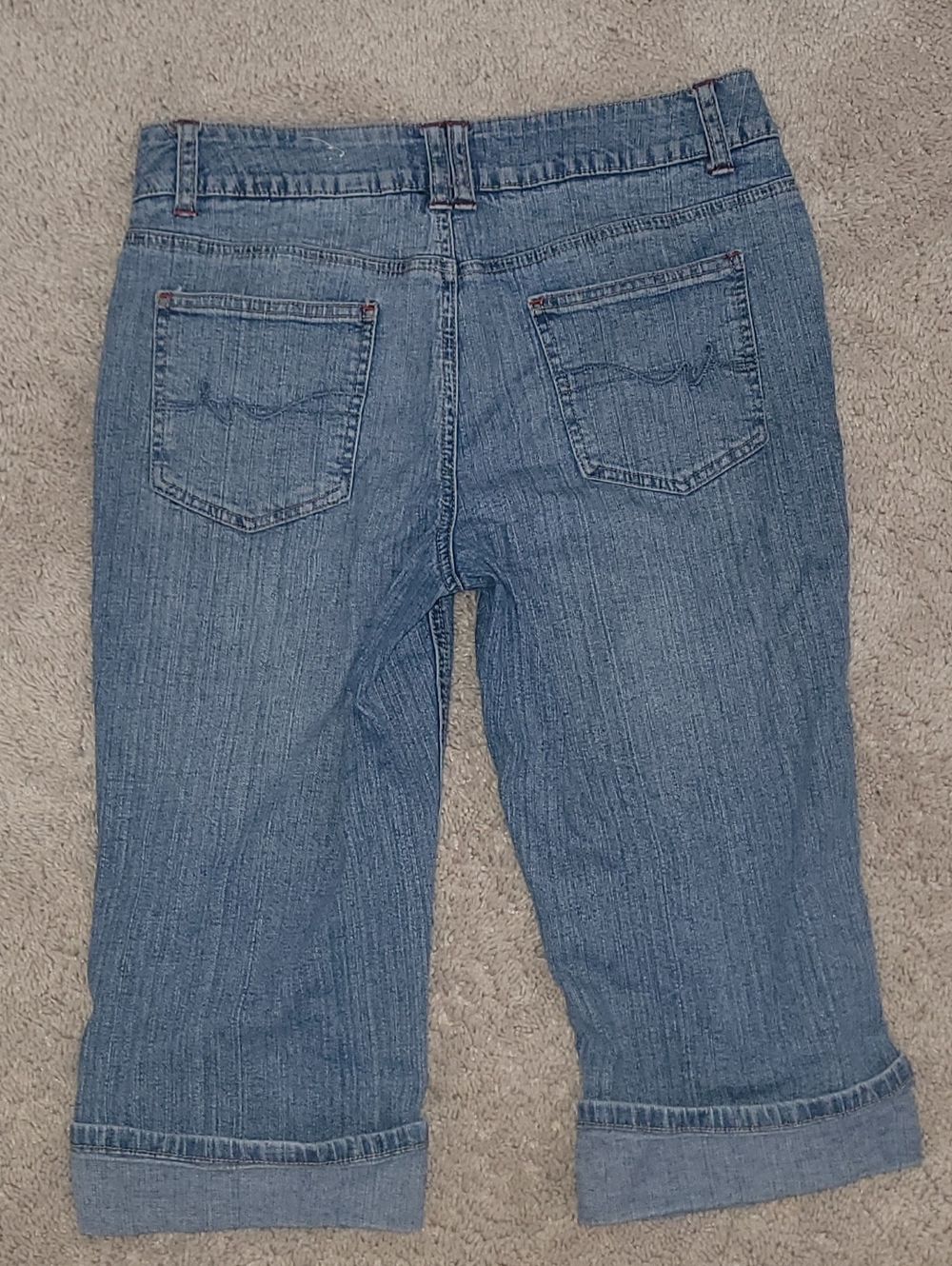 St. John's BAY STRETCH JEAN CAPRI PANTS, SIZE 8, CROP, CUFFED - Picture 4 of 7
